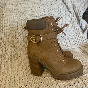 GBG Los Angeles Tan Lace Up Boots 5.5